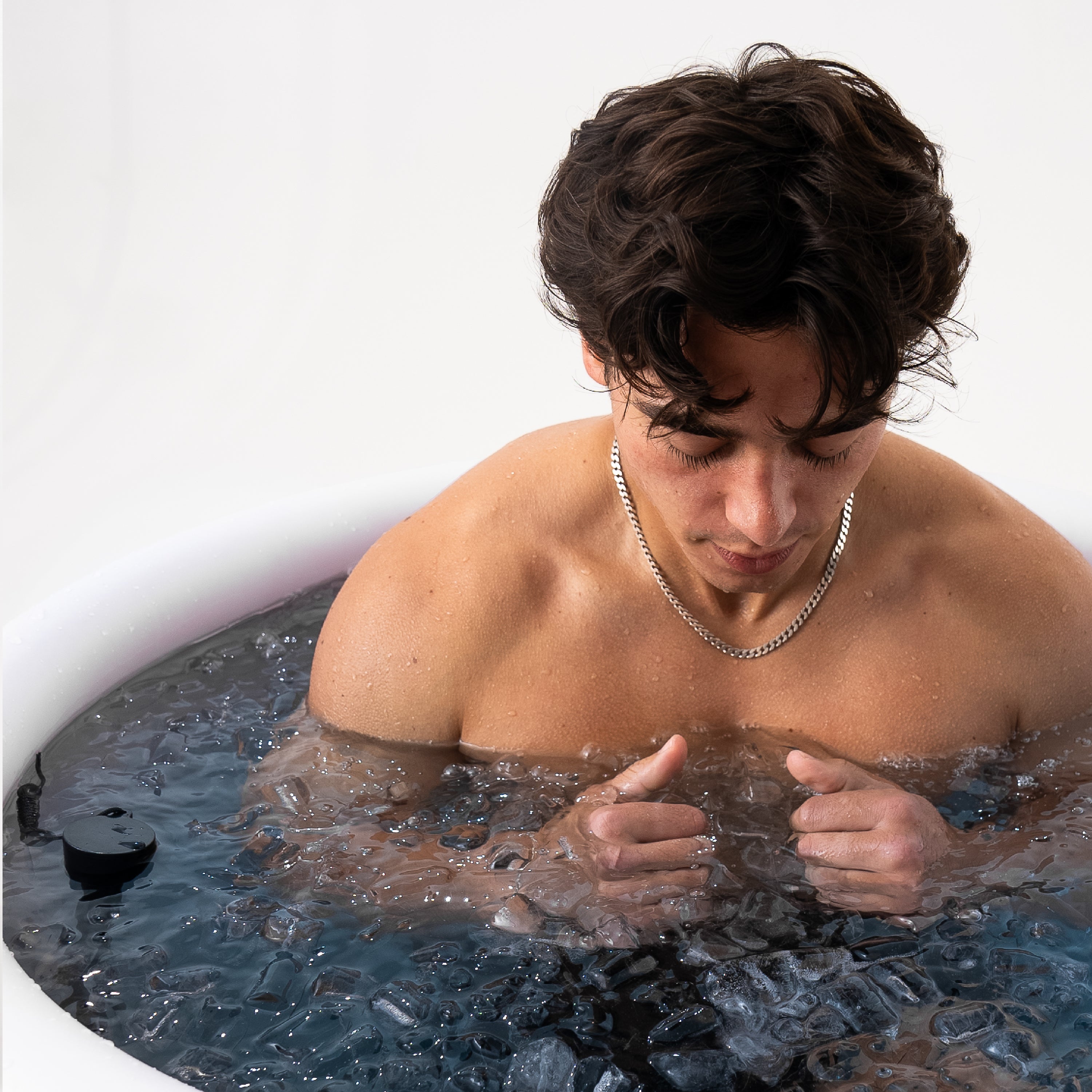 V1-SP-IceBathCloseUp-PDPImage_3x-100_f39f3fc5-e101-4d3c-a3dd-89aa0ba5ccad.jpg
